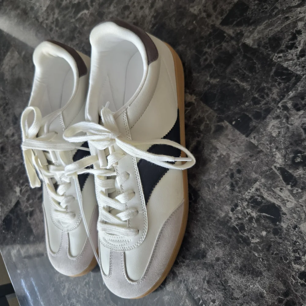 Universal Thread White and Black Sneakers with Tan Sole